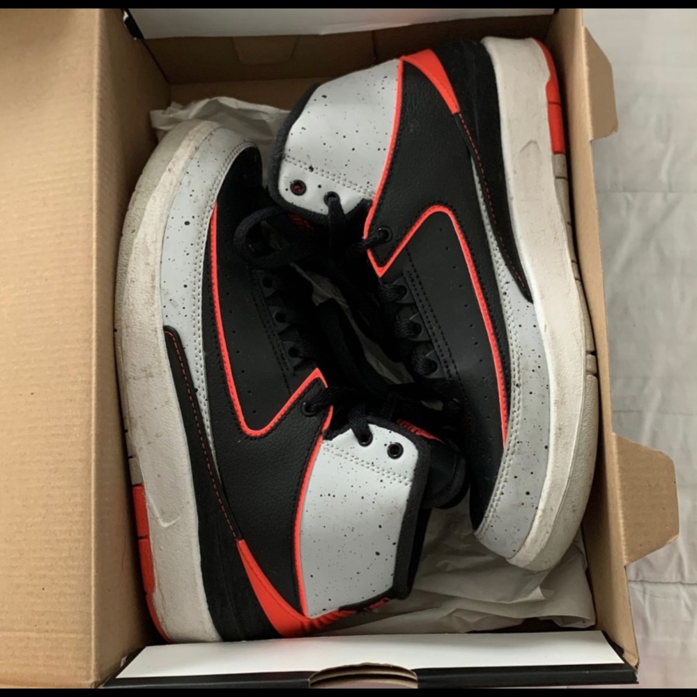 Retro Jordan 2’s size 5y